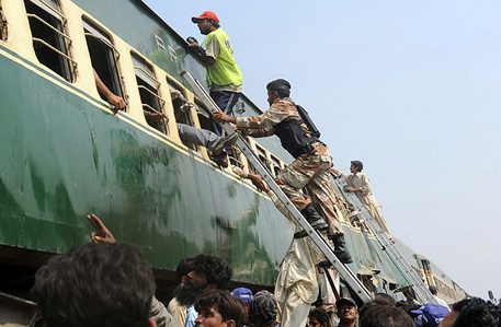 Железнодорожная авария в Индонезии унесла жизни 43 человек