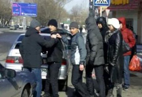 В Павлодаре на активистов партии "Алга!" напали во время митинга