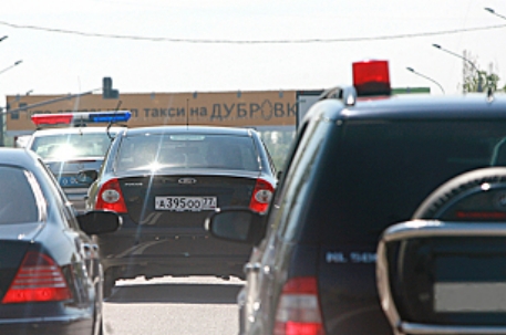 Водителей с "мигалками" предупредили о слежке блоггеров