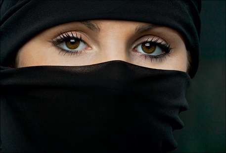 Таджичка и черный хиджаб - несовместимы