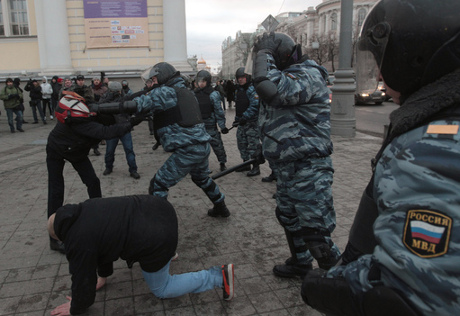 Медведев потребовал наказать участников столкновений на Манежной 