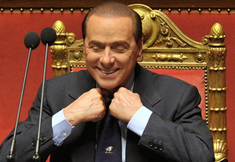Берлускони призвал итальянцев бойкотировать критикующие его телеканалы