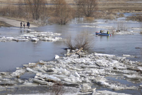 Янукович выразил соболезнование в связи с паводком в Алматинской области
