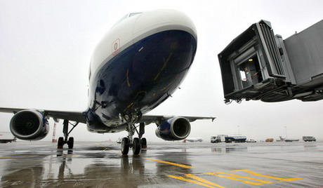 В аэропорту Алматы началась посадка пассажиров американского DC-10