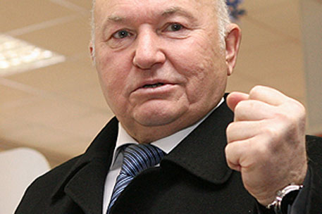 Суд отказался рассматривать иск "защитника" Лужкова