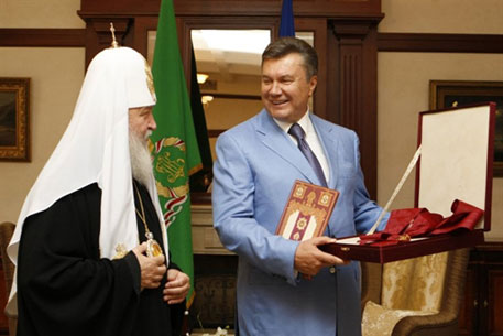 Патриарх Кирилл наградил Януковича высшей наградой РПЦ