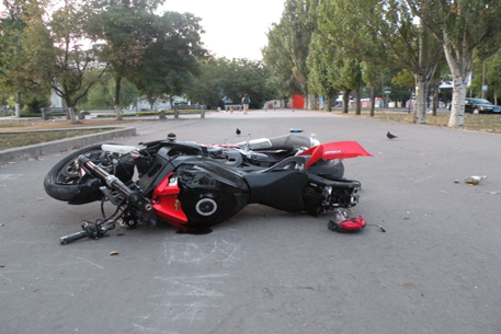 В Петербурге милицейская машина сбила мотоциклиста