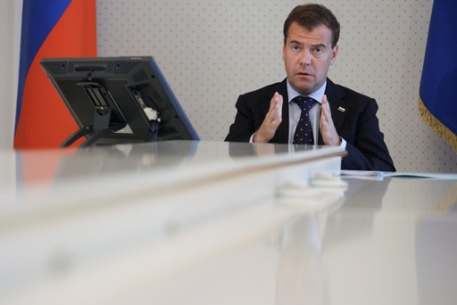 Медведев отменил режим ЧС в трех регионах России