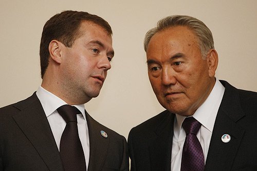 Назарбаев поздравил Медведева с юбилеем