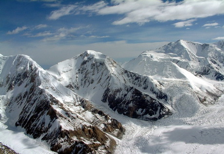 Парламент Кыргызстана одобрил присвоение горному пику имени Путина