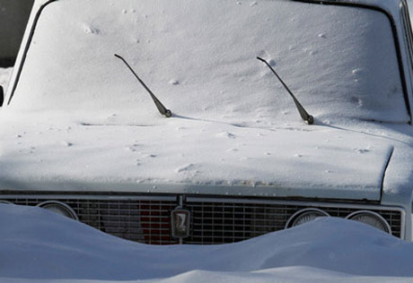 Метели и снегопад приостановили движение в Алматинской области