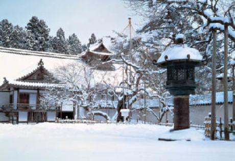 Снежная зима унесла жизни 120 человек в Японии