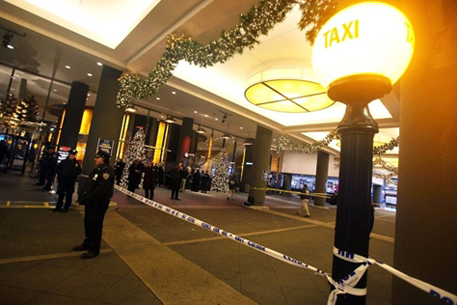 Ньюйоркский полицейский застрелил на Таймс-сквер мошенника