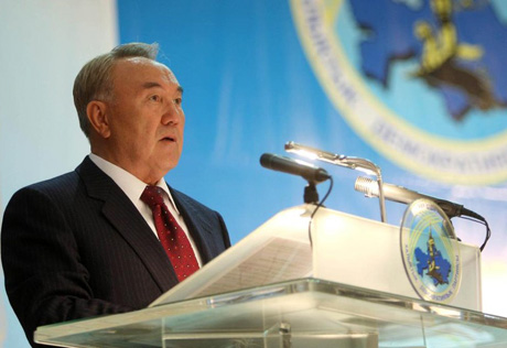 Назарбаев пообещал защитить граждан от чванства чиновников
