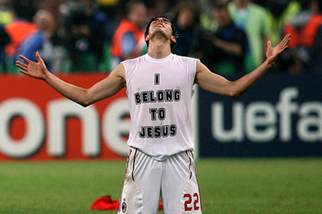 Религиозность бразильских футболистов вызвала недовольство ФИФА