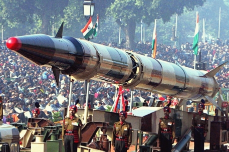 Индия провела испытания баллистической ракеты Agni-II