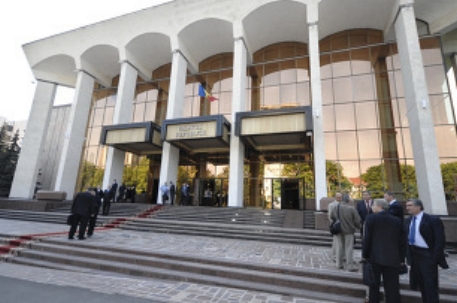 Пенсионеры перекрыли вход в здание правительства Молдавии