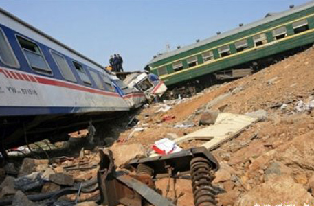 В Китае столкнулись два пассажирских поезда