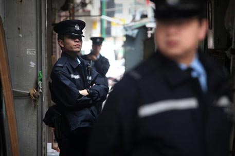 В Гонконге за плохое поведение в самолете арестовали российского моряка