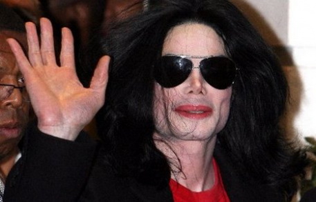 Мать Майкла Джексона подала в суд 