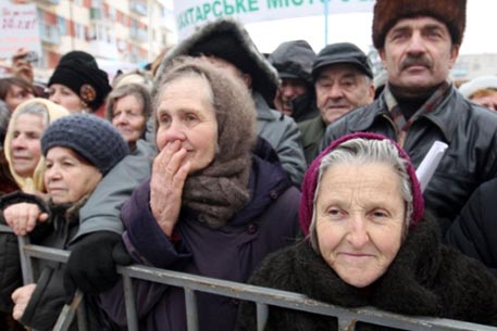 Партия регионов обвинила "боевиков от БЮТ" в избиении пенсионеров