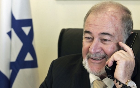 Экс-министра Израиля признали виновным в краже денег