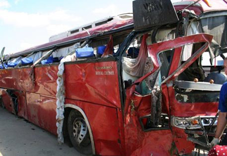 В Гватемале автобус упал в пропасть
