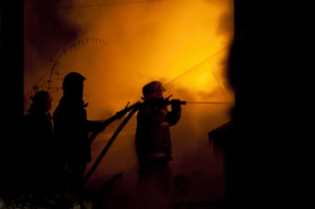 В Красноярске на заводе "Крамз" вспыхнул пожар
