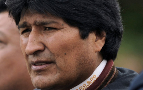 Эво Моралес подписал документ о переименовании Боливии