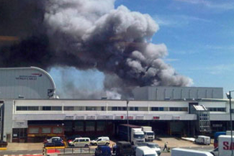 В аэропорту Хитроу загорелись грузовые помещения