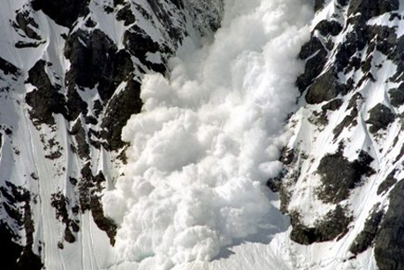 Четыре человека погибли под лавинами в швейцарских Альпах