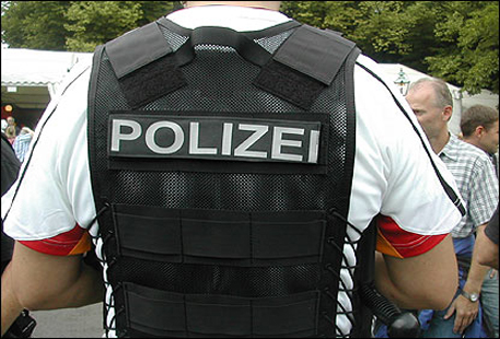В Лейпциге вооруженный мужчина взял заложников в магазине одежды