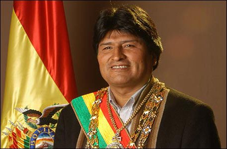 Президент Боливии получил тортом в лицо