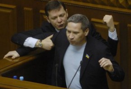 Украинские парламентарии подрались на заседании
