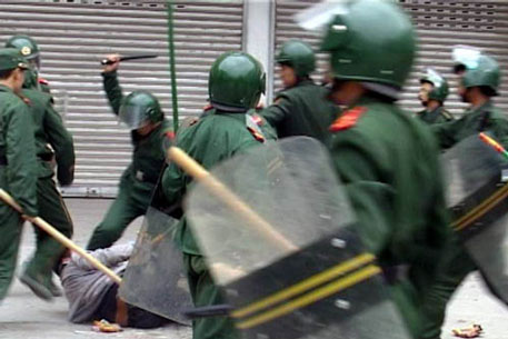 В КНР задержали еще 319 участников беспорядков