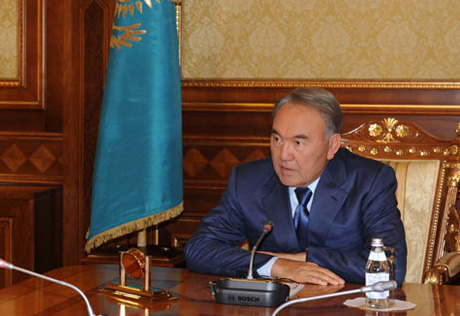 Назарбаев подписал дающий ему право назначения досрочных выборов Закон