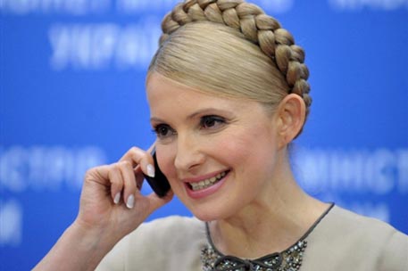 Тимошенко отправит Януковичу SMS в случае своей победы