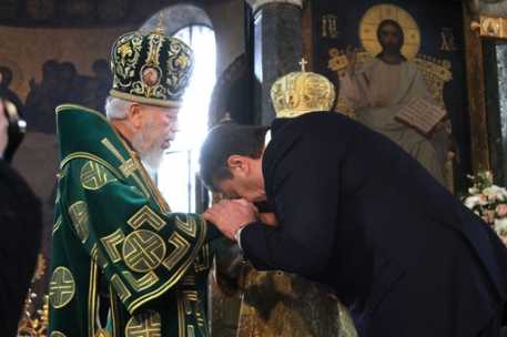 Янукович получил благословение митрополита Владимира