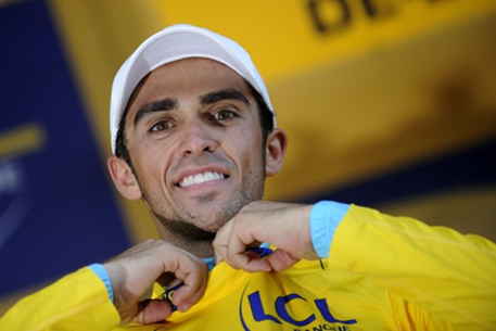 Альберто Контадор возглавил общий зачет "Тур де Франс"