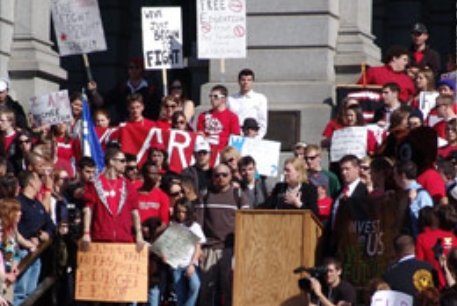 Американские студенты выступили против сокращения финансирования