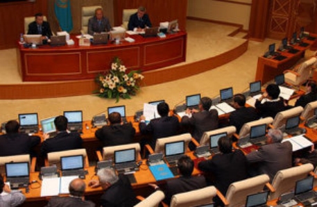 Депутат предложил опередить Анкару в установке памятника Назарбаеву