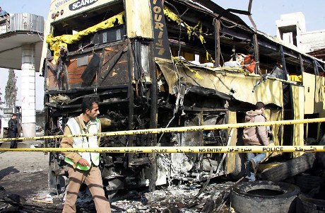 При взрыве автобуса в Афганистане погибли 12 человек