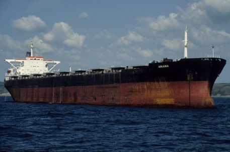 Судно "Ариана" прибыло в конечный порт в Омане