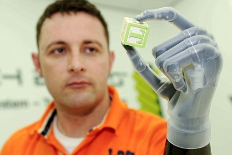 Ученые создали бионический протез руки с Bluetooth