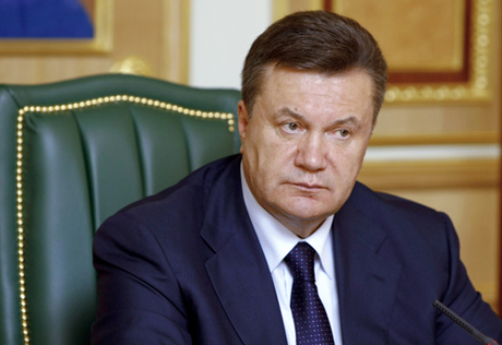 Янукович уволил большинство членов кабинета министров