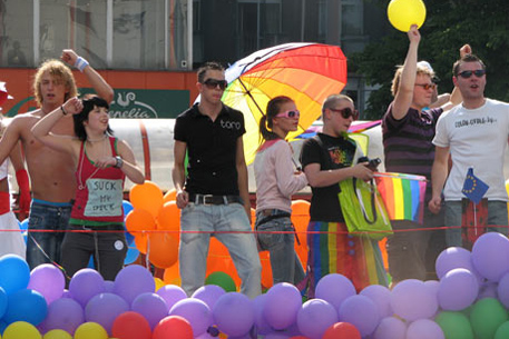 Гей-парад EuroPride в Варшаве забросали яйцами 