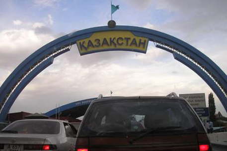 1000 таможенников переведут с северных границ Казахстана на южные