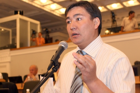 Бишкек обязал дипломатов вести переговоры на киргизском