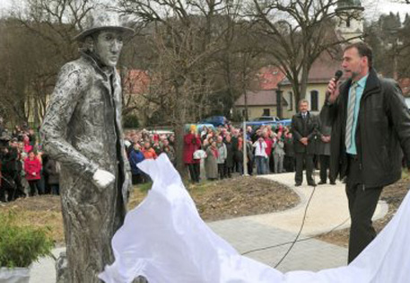 Немцы поставили памятник несостоявшемуся убийце Гитлера