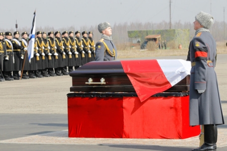 Жертв авиакатастрофы под Смоленском похоронят 17 апреля